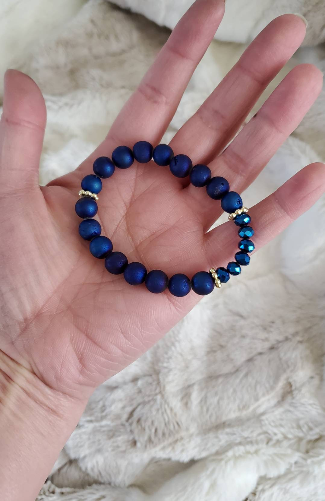 Aretez Metallic Blue Agate Crystal Bead Bracelet (8mm Beads)