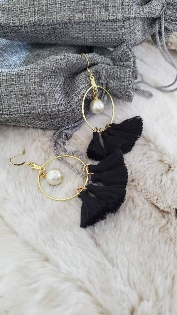 Aretez Sulogdatu Classic Round Pearl Black Tassel Earrings | Black Tassel Fringe Gold Hoop Earrings | Simple Handmade Small Tassel Earrings